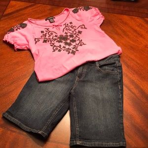☀️ 2 for $12 Pretty pink top & denim shorts. SZ 16